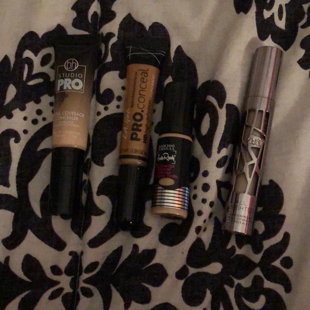 THREE CONCEALERS AND ONE CONTOUR SHADE